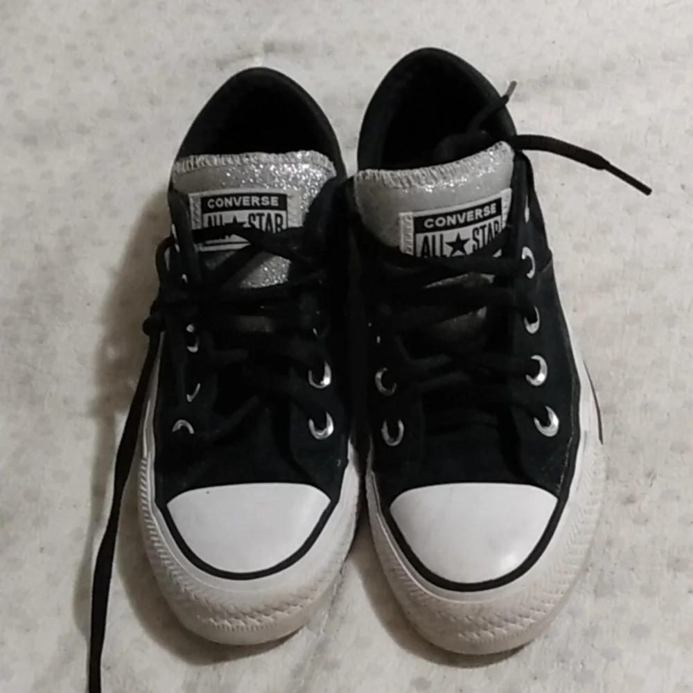Converse black and silver tennies - Picture 1 of 9